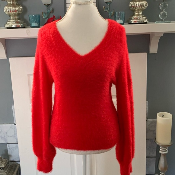 Signature Studio Sweater - Picture 2 of 10